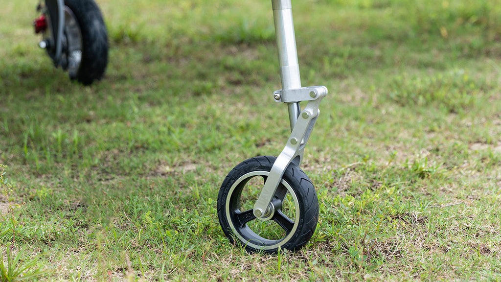 Skyeye 5000mm Carbon fiber fixed wing UAV Drones landing gear on grass.